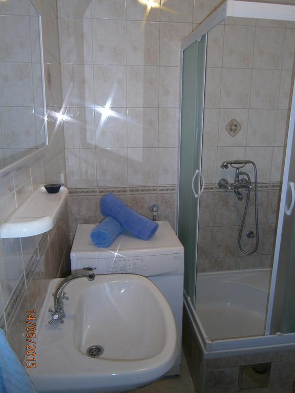 Apartments Tri Palme Baška Voda Chambre photo